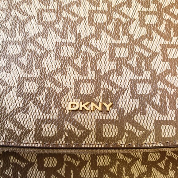 BNWT DKNY Bryant Signature Top Zip Backpack in camel brown / steel blue colorway - Picture 8 of 9